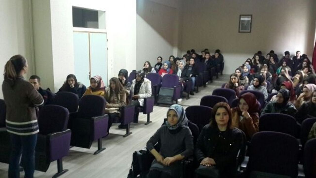 Öğrencilerden Düzce Üniversitesi Sağlık Hizmetleri Meslek Yüksekokuluna ziyaret
