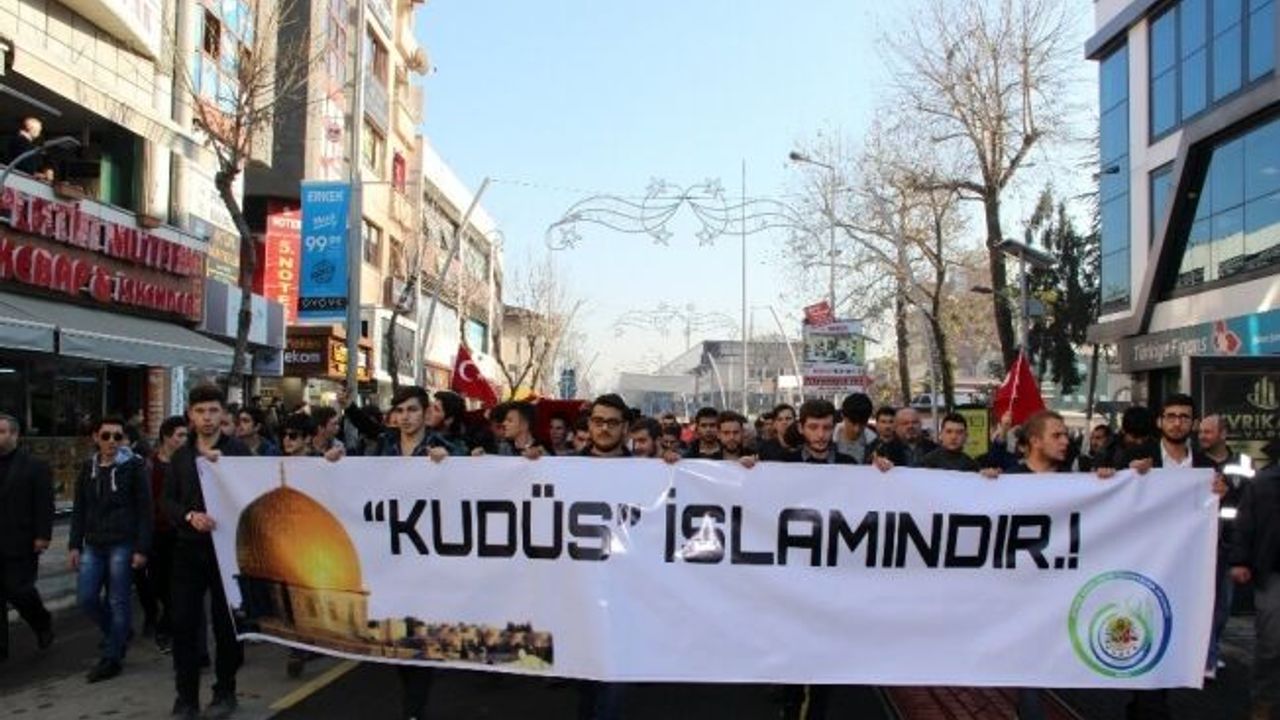 Kudüs kararını Genç İmam Hatipliler Düzce’de protesto etti