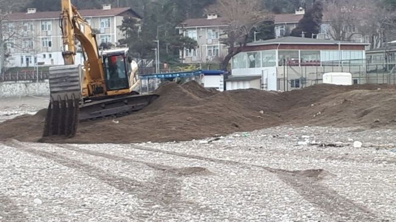Akçakoca değirmen ağzı plajında kum düzenleme çalışması yapıldı
