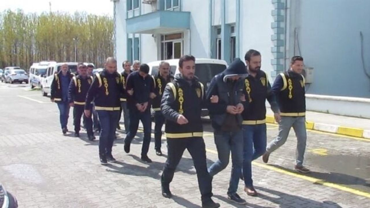 3 yılda 11 otomobil çalan hırsızlar, Düzce’de yakaland