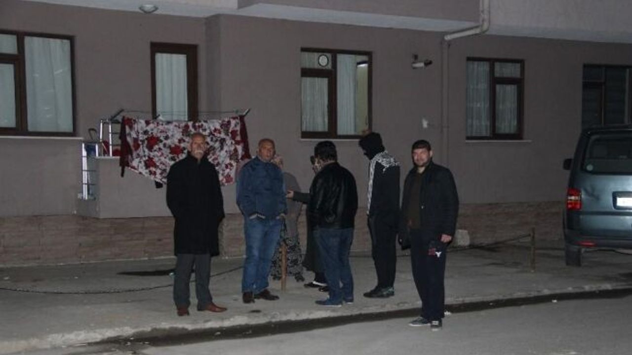 Bolu depremi Düzce’de de hissedildi, vatandaş sokağa indi