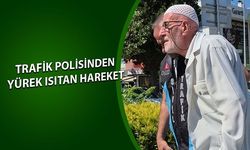 YAŞLI ADAMIN KOLUNA GİREREK YARDIMCI OLDU